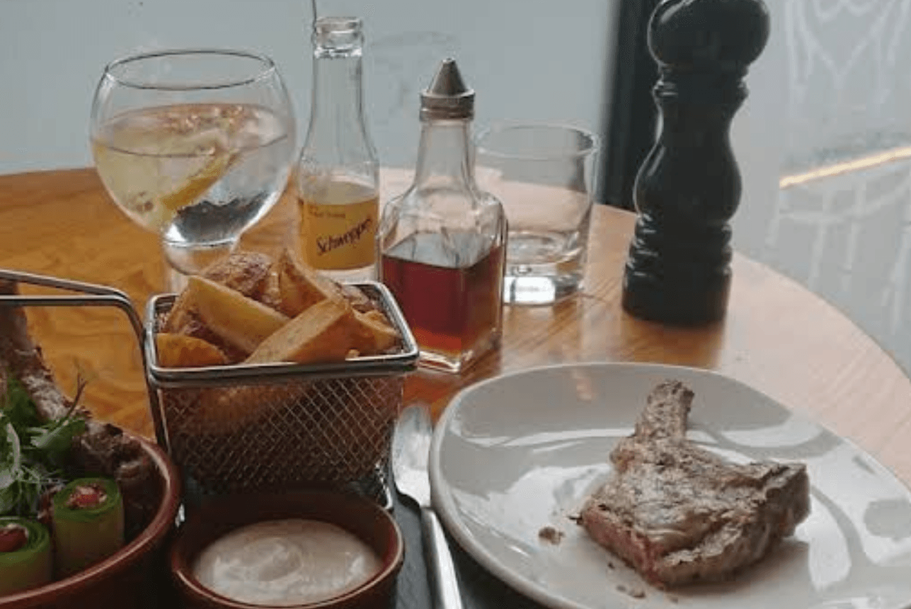 Chop, chips and a classic table setup